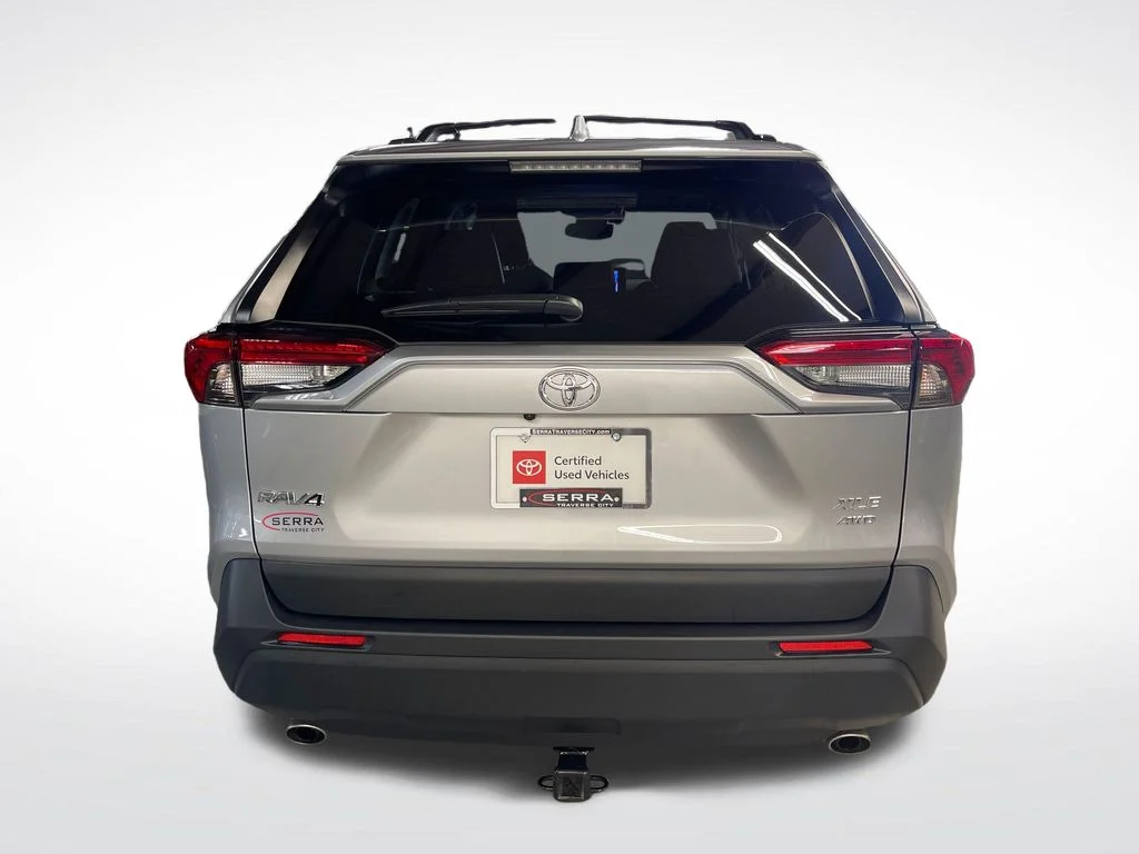 Used 2024 Silver Toyota XLE Premium image 4