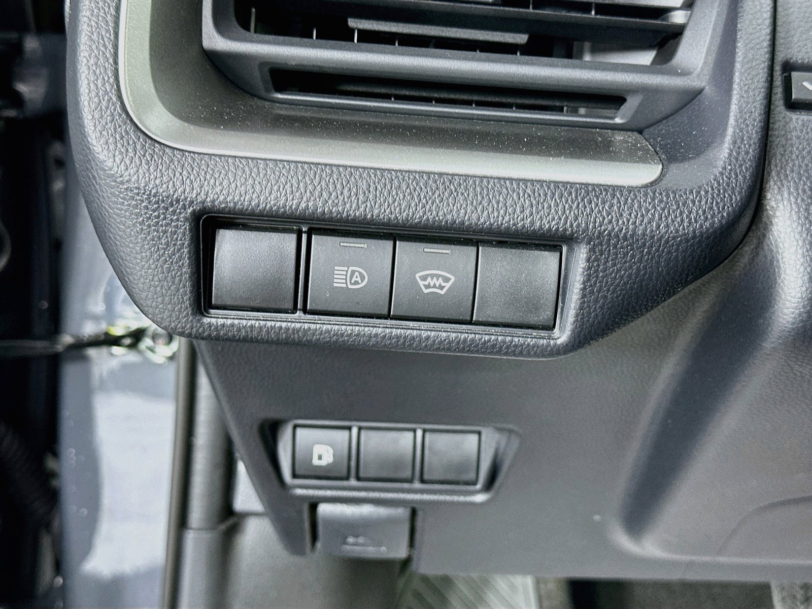 2026 Toyota Prius LE - Photo 11