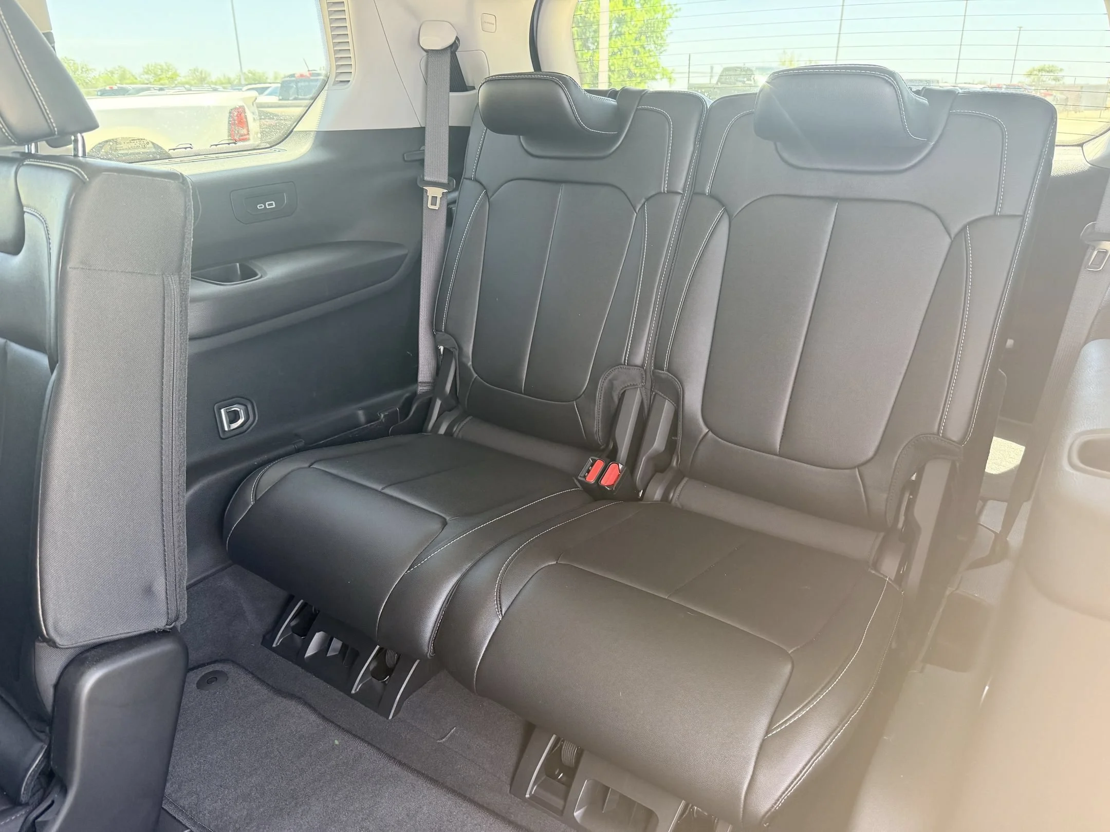 Used 2024 Silver Jeep Limited image 20