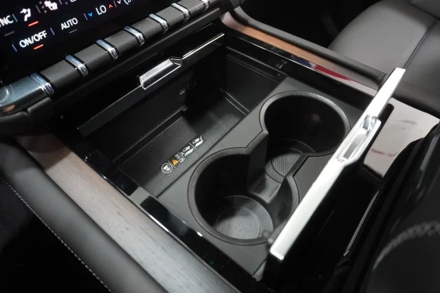 2026 GMC Yukon XL Denali - Photo 34