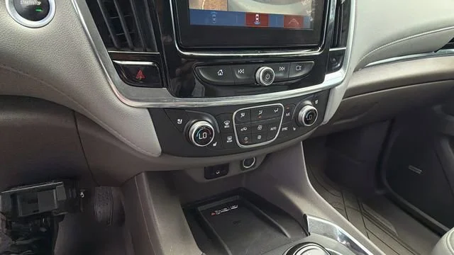 Used 2019 SILVER ICE METALLIC Chevrolet Premier image 31