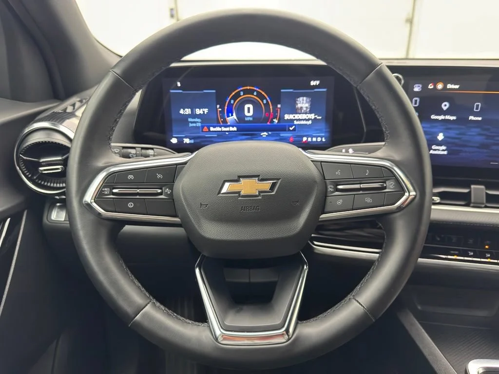 Used 2025 Summit White Chevrolet LT image 5
