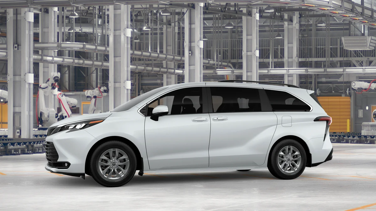 New 2026 Wind Chill Pearl Toyota XLE image 3