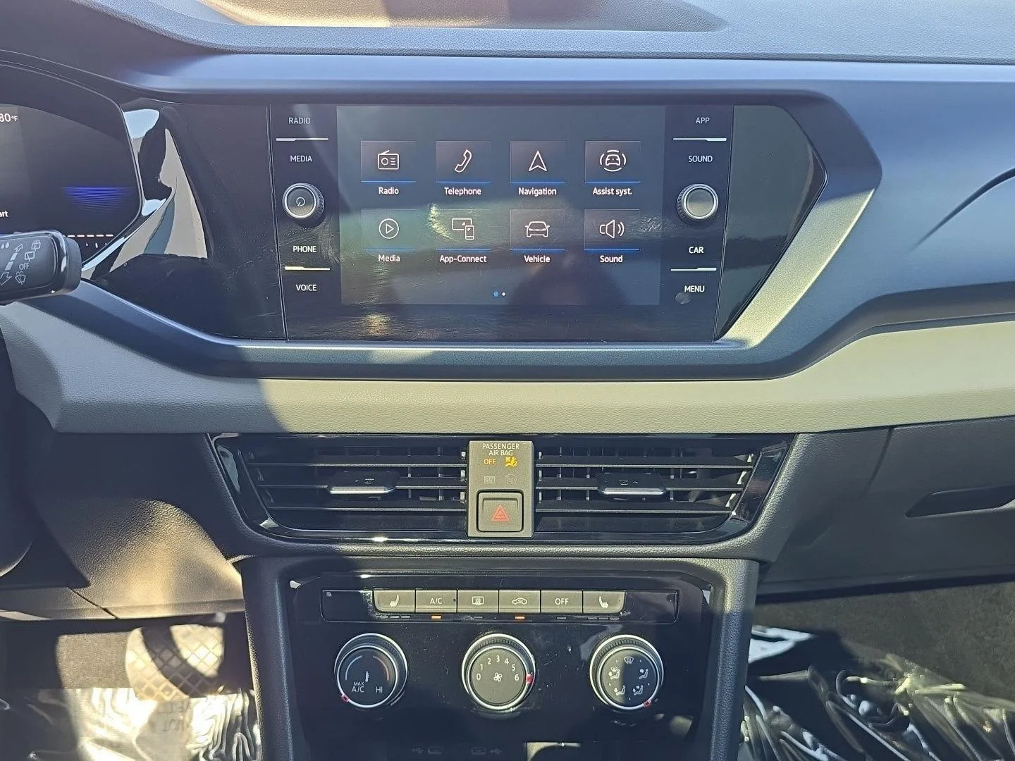 Used 2023 GRAY Volkswagen SE image 18