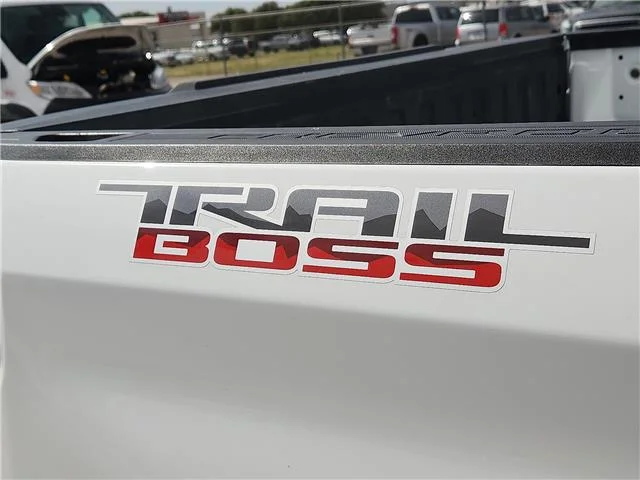 Used 2025 Summit White Chevrolet LT Trail Boss 4x4 Crew Cab 5.75 ft. box 147.4 in. image 9