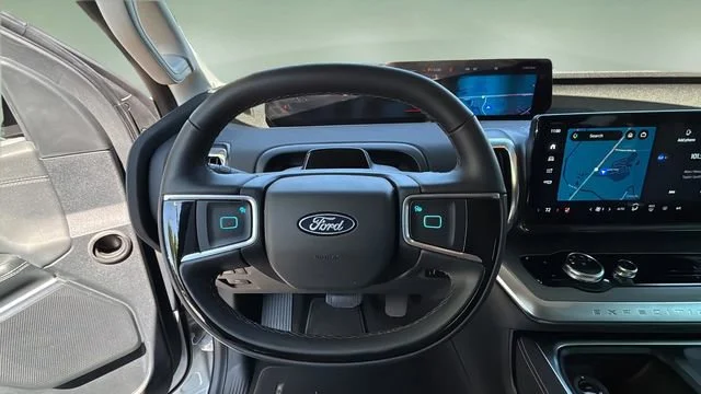 Used 2025  Ford Platinum image 12