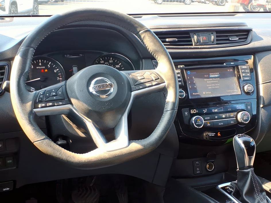 Used 2017 Brilliant Silver Nissan SV image 10