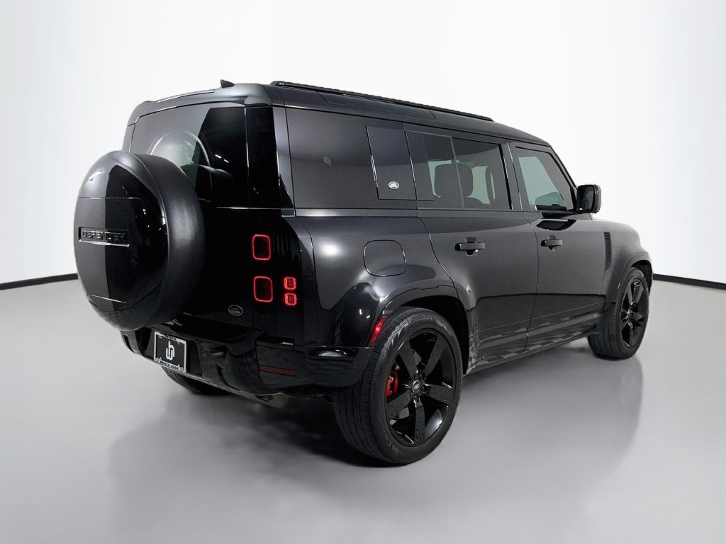 Certified Used 2023 Black Land Rover X-Dynamic SE image 5