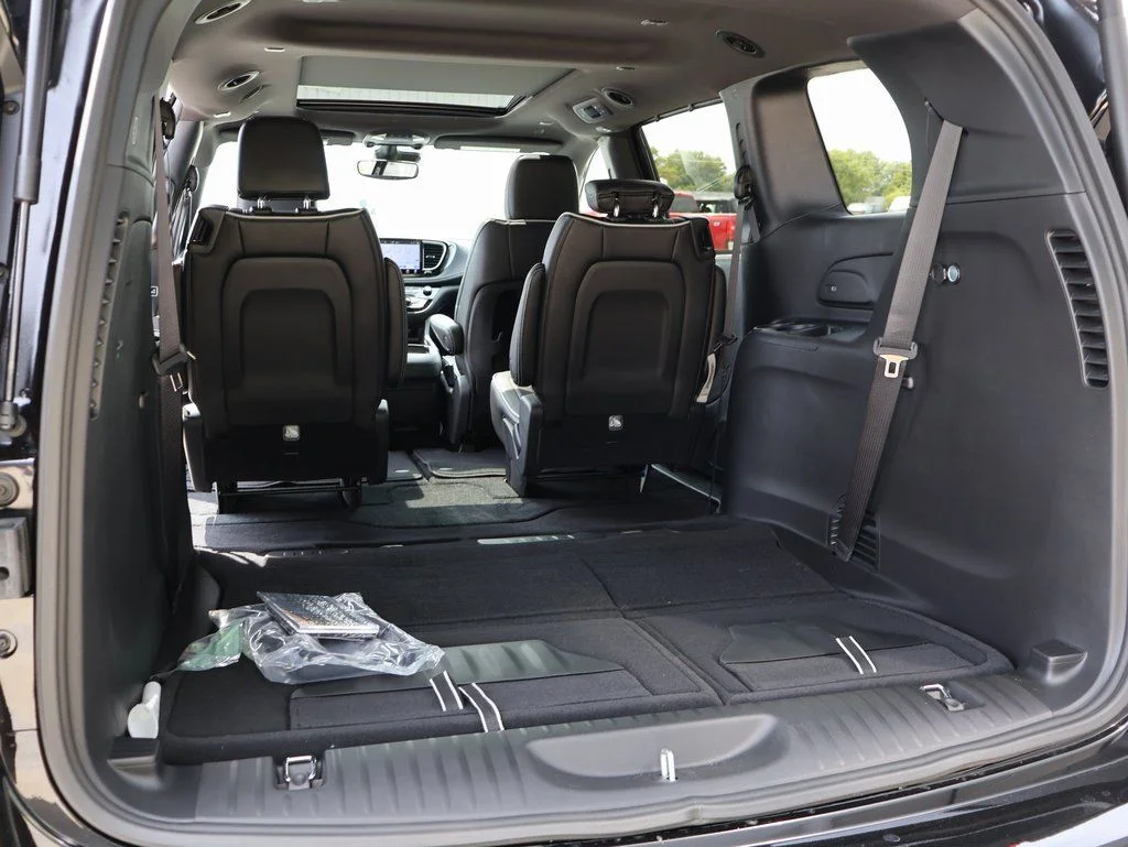 2026 Chrysler Pacifica Limited - Photo 15
