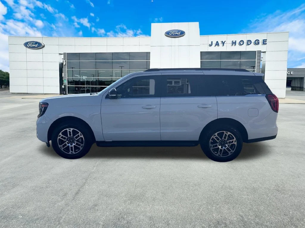 New 2026 Oxford White Ford Active image 3