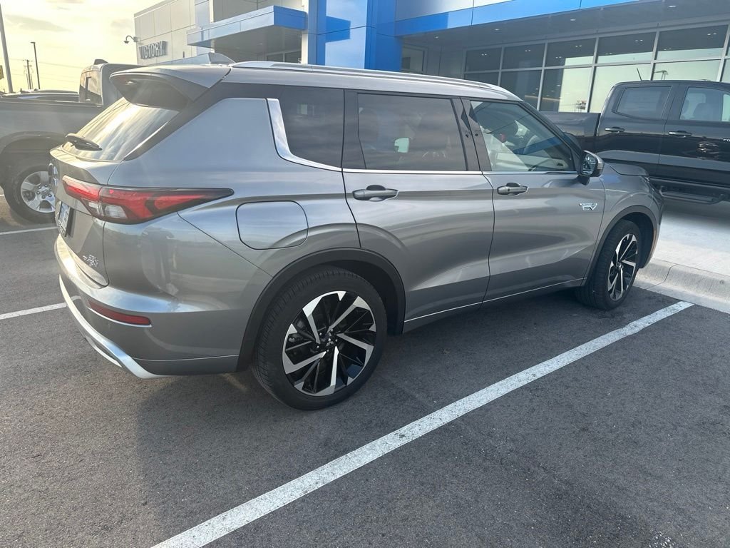Used 2023 Silver Mitsubishi SEL image 2