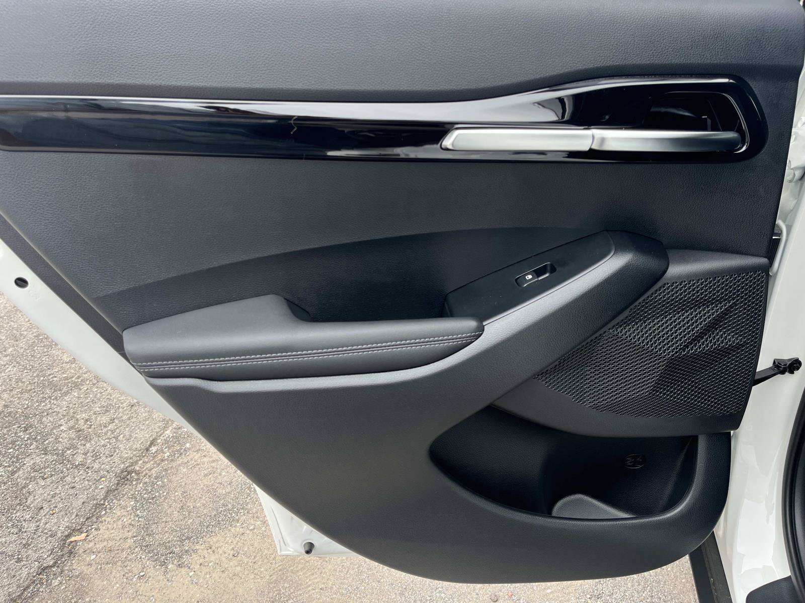 New 2026 Snow White Pearl Kia EX image 19