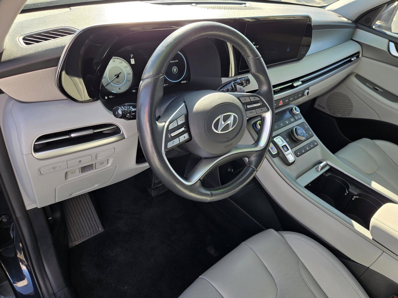 Used 2024 Moonlight Cloud Hyundai SEL 7P image 17