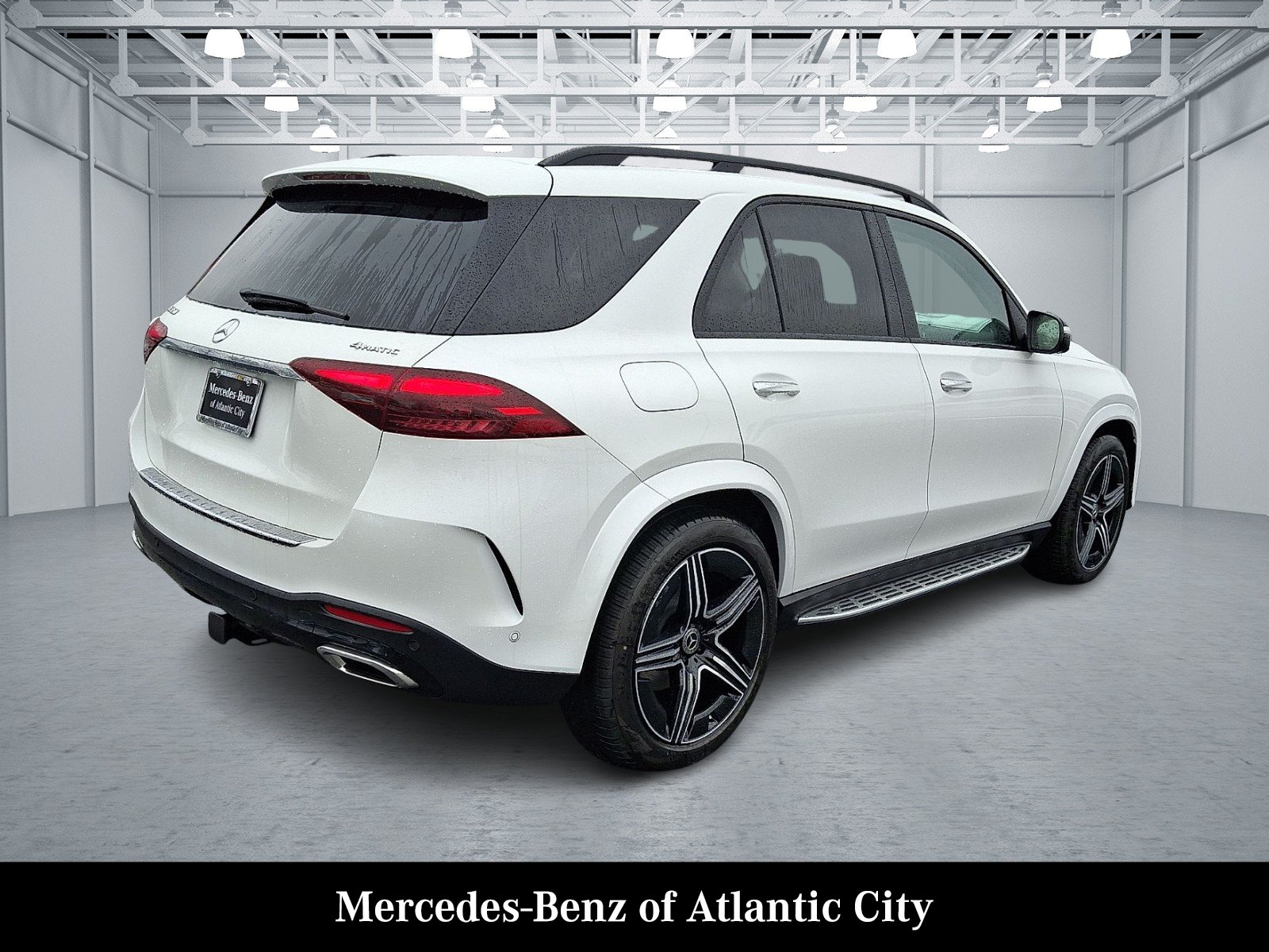 New 2026 MANUFAKTUR Moonlight White Metallic Mercedes-Benz GLE 350 image 4