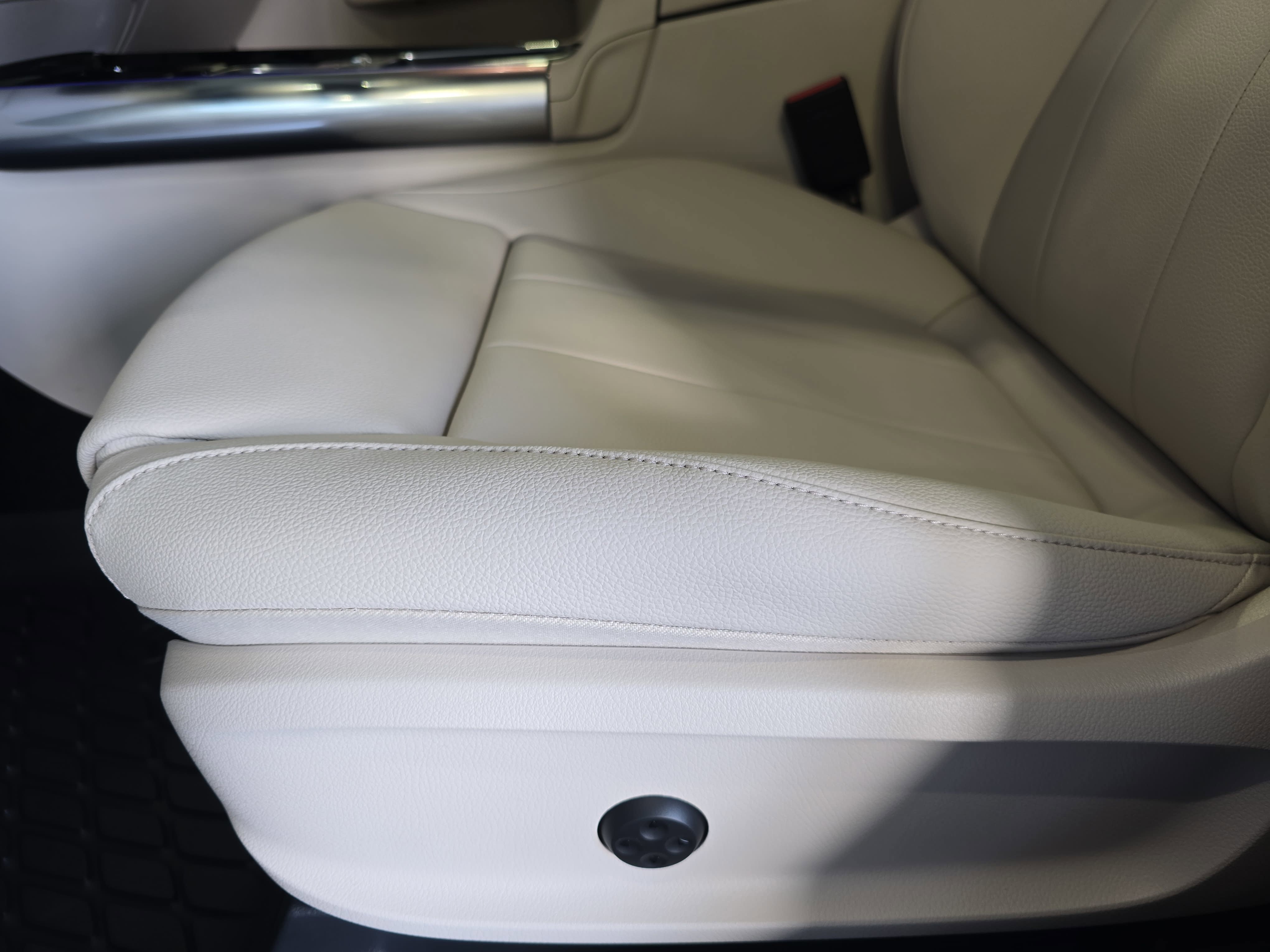 New 2026 Polar White Mercedes-Benz GLA250 image 29