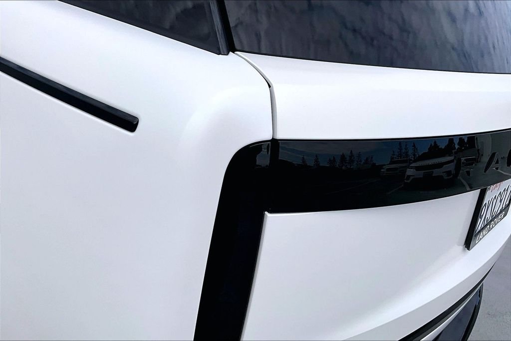 Certified Used 2025 Icy White Satin Land Rover Autobiography image 22