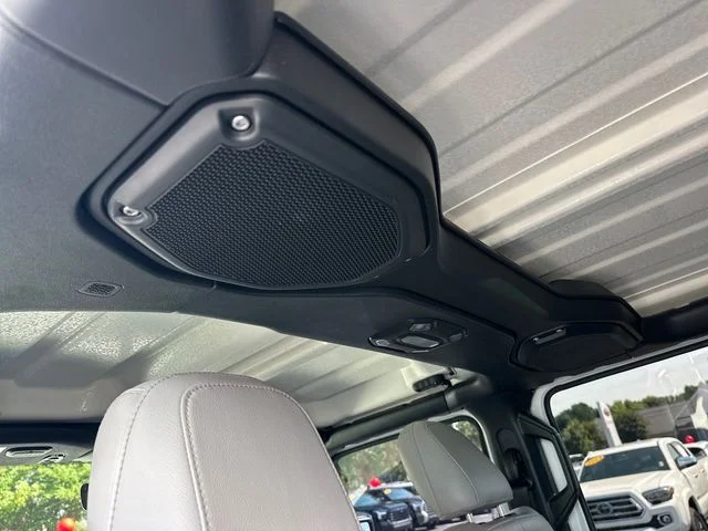 Used 2023 White Jeep High Altitude image 12