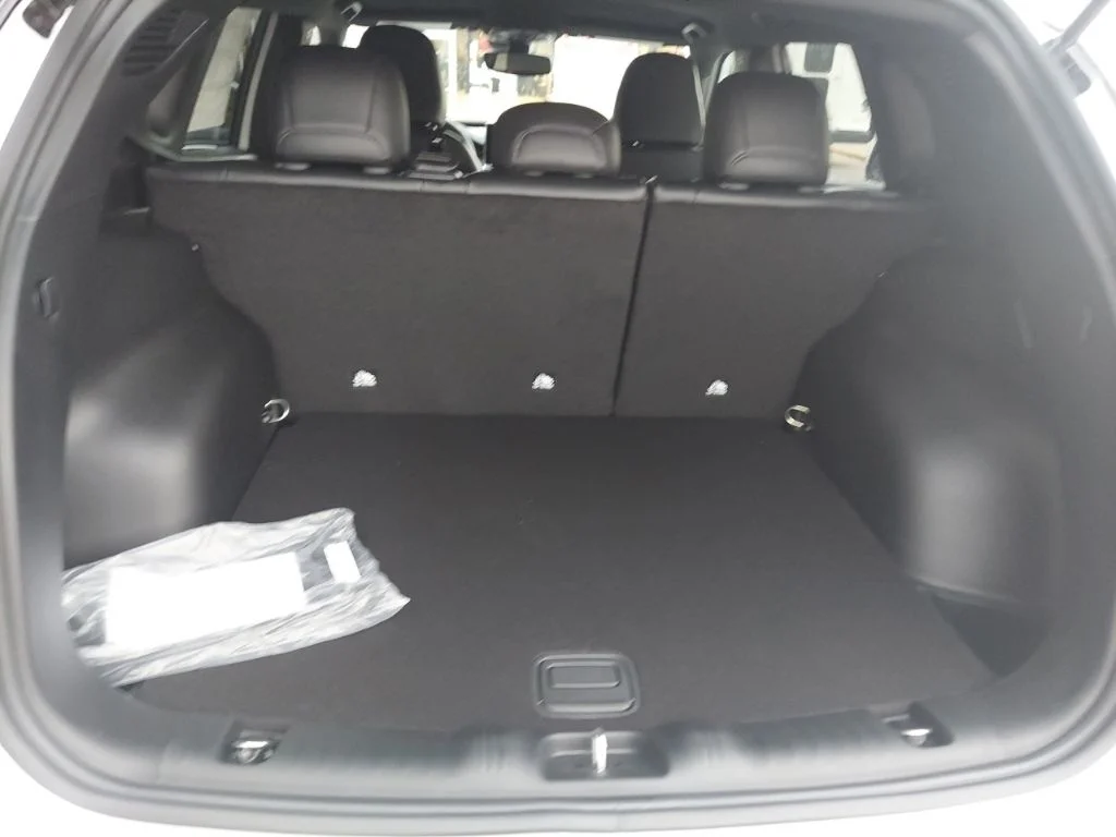 New 2026 Bright White Clearcoat Jeep Latitude image 41