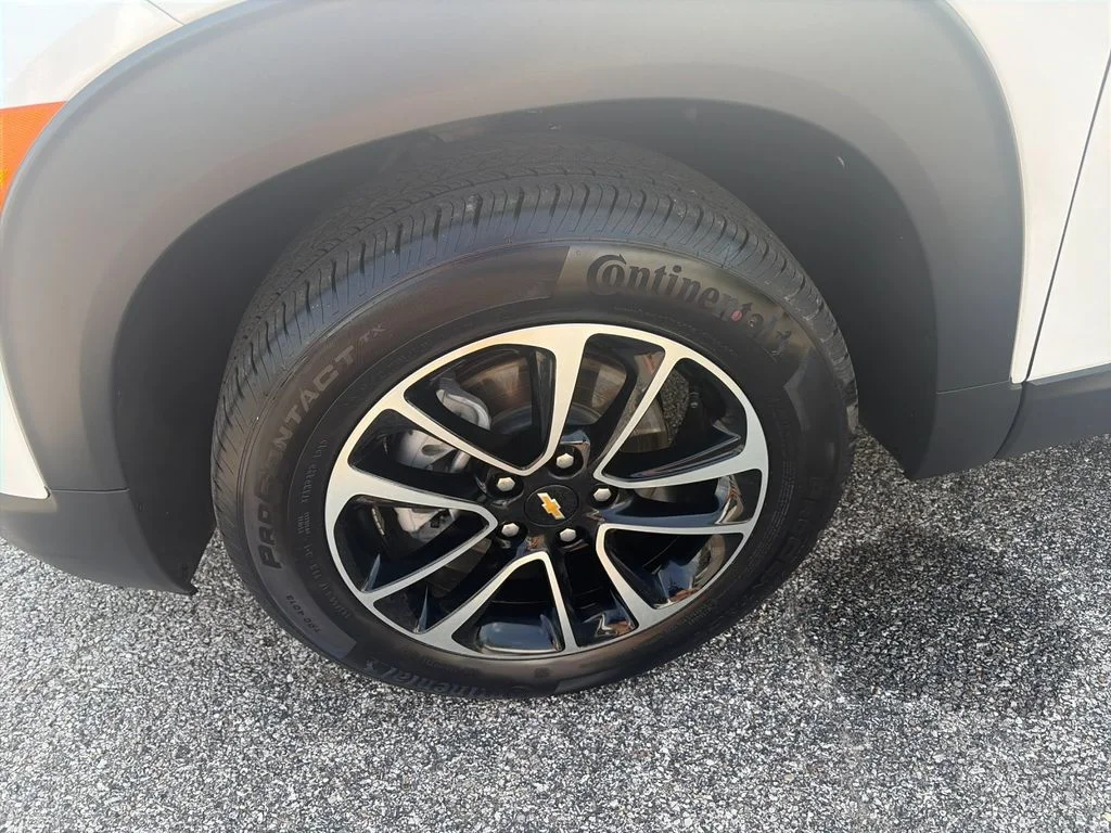 Used 2026 White Chevrolet LT image 32