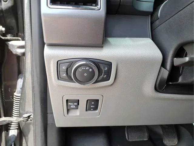 Used 2018 Gray Ford XLT image 21