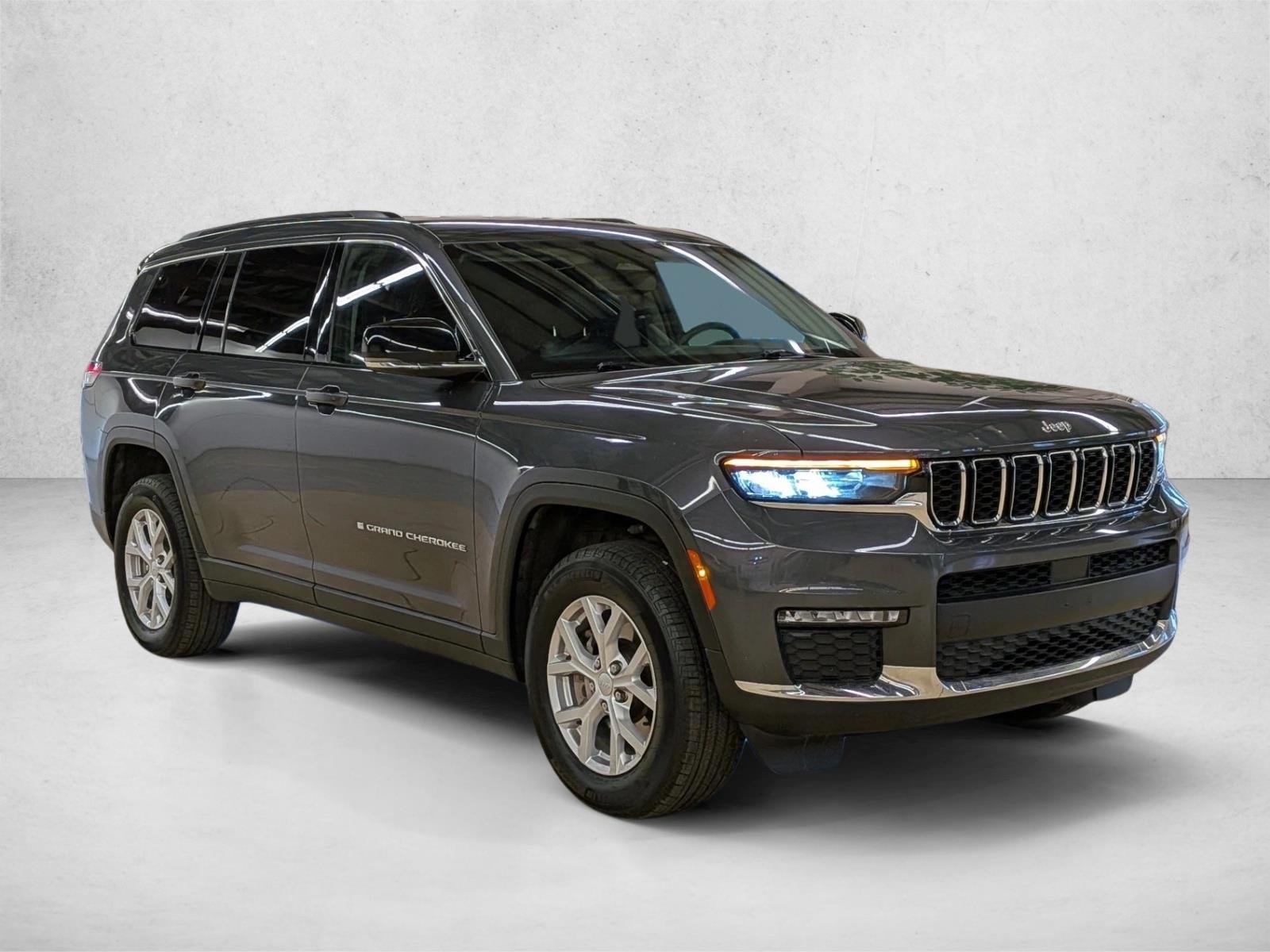 Used 2023 Baltic Gray Metallic Clearcoat Jeep Limited image 3