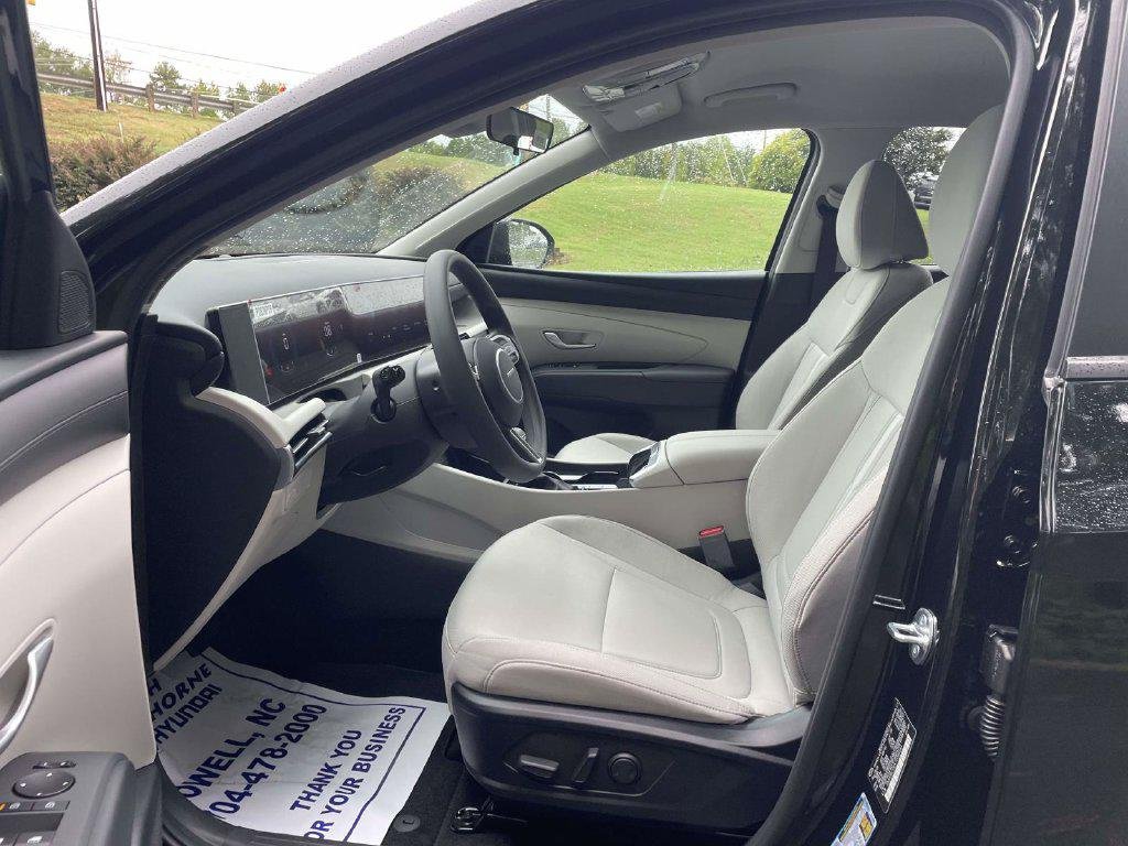 New 2026 Black Hyundai SEL Plus AWD image 16