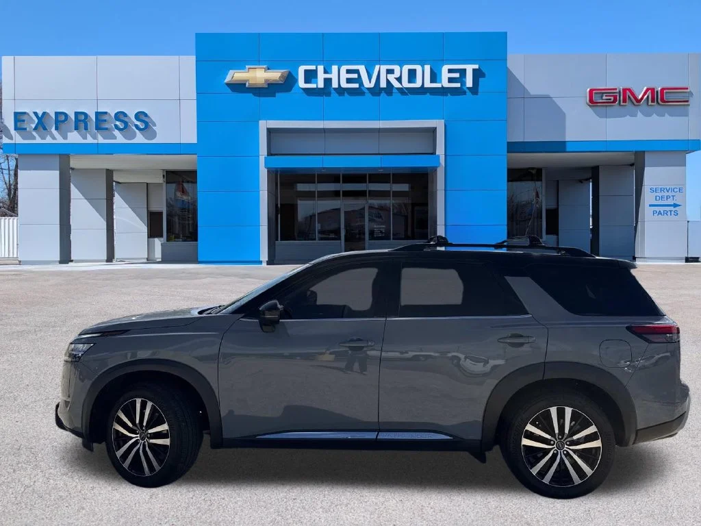 Used 2023 Gray Nissan Platinum image 13