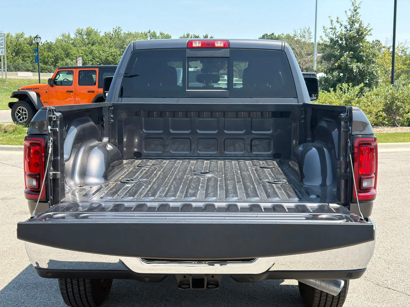 New 2026 Granite Crystal Metallic Clearcoat Ram Tradesman image 8