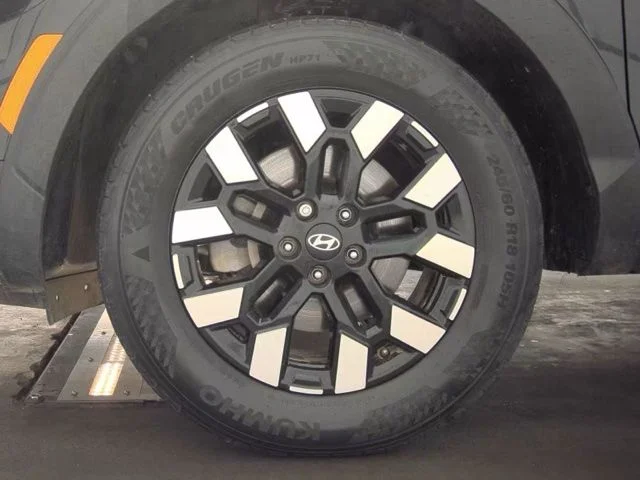 Used 2025 Black Hyundai SEL image 20