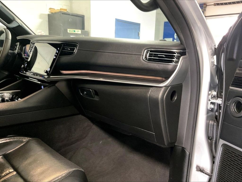 Used 2022 Silver Jeep Series I image 13