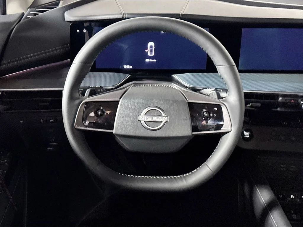 Used 2025 White Nissan SL image 13