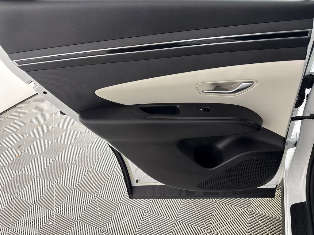 2022 Hyundai Tucson SE - Photo 14
