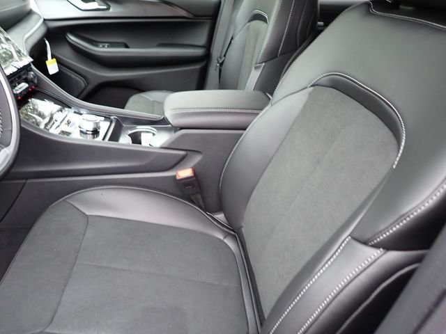 New 2025 Silver Zynith Exterior Paint Jeep Altitude X image 12