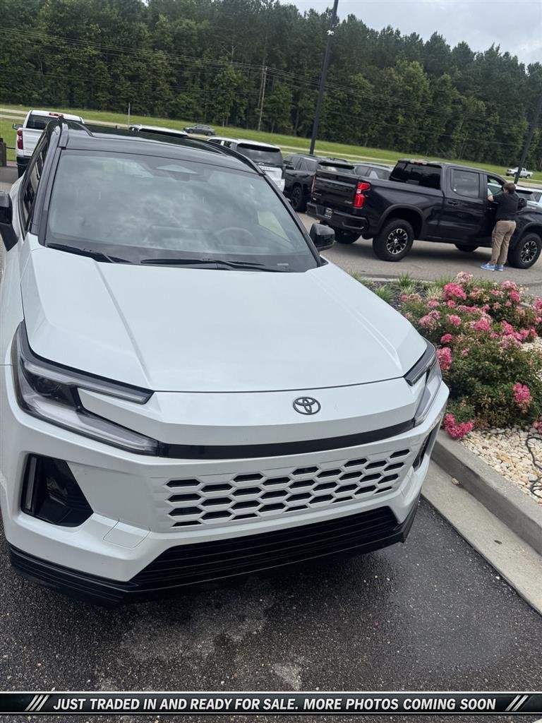 Used 2026 Wind Chill Pearl w/Midnight Black Metallic Roof Toyota LE image 1