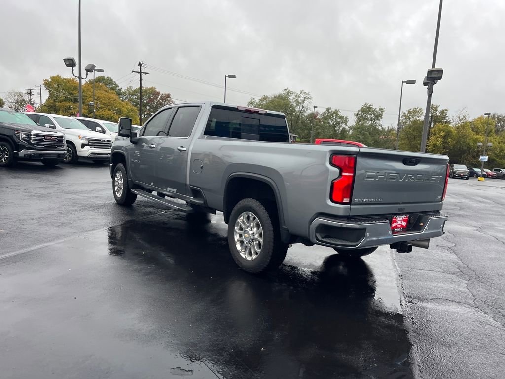 2025 Chevrolet Silverado 3500HD LTZ photo 4