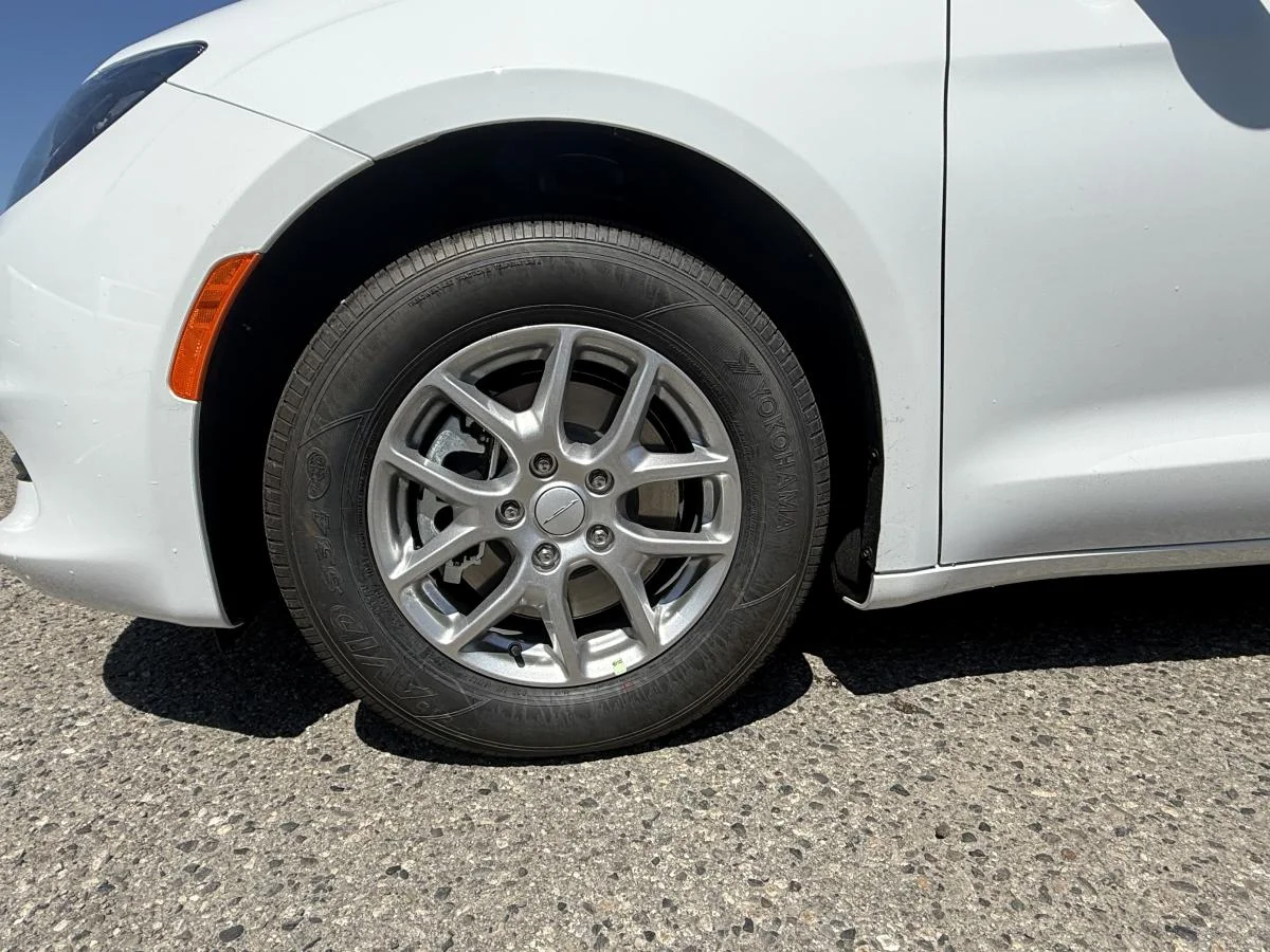 New 2027 White Chrysler SXT image 11