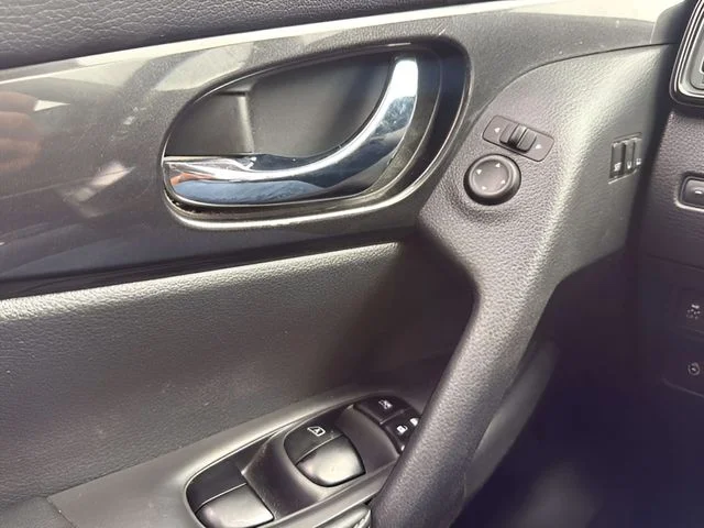 Used 2018 Red Nissan SV image 25