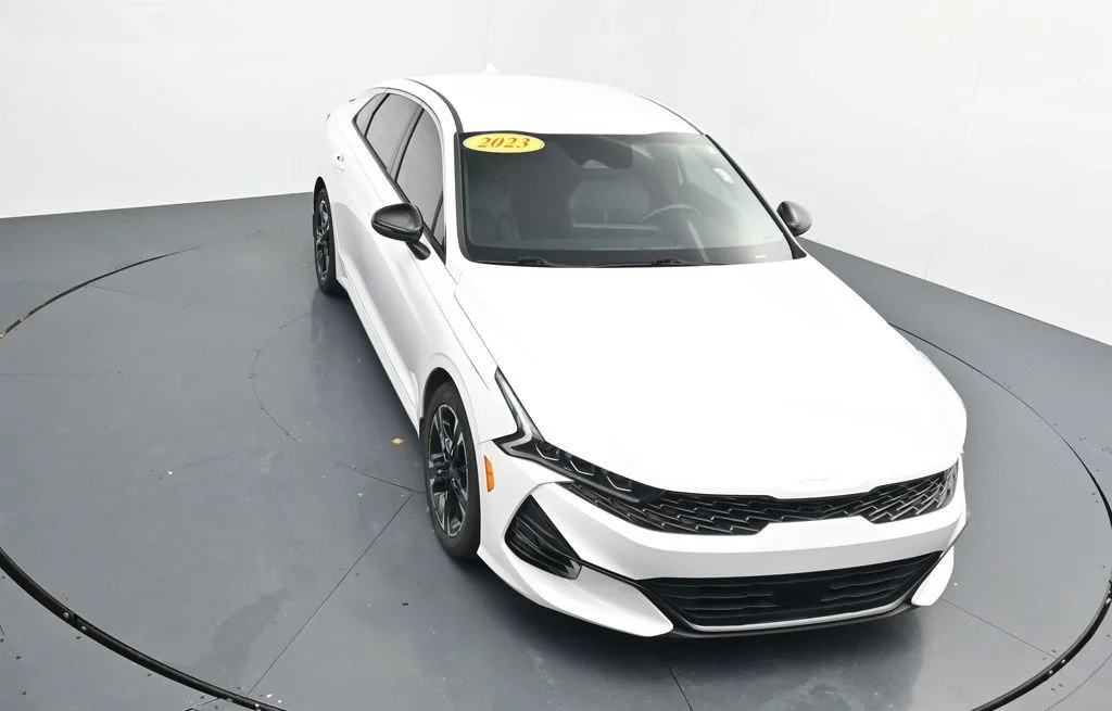 Used 2023 White Kia GT-Line image 24