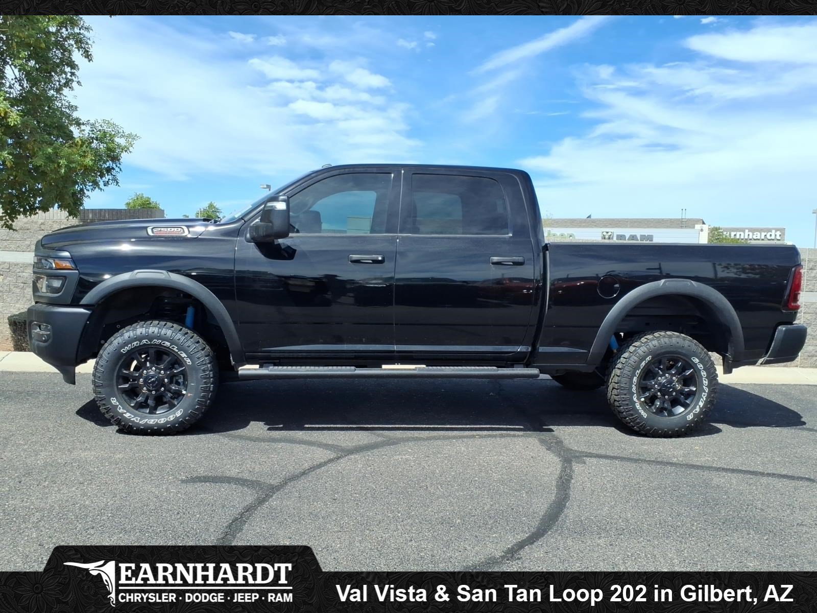 New 2026 Diamond Black Crystal Pearl-Coat Exterior Paint RAM Tradesman image 2