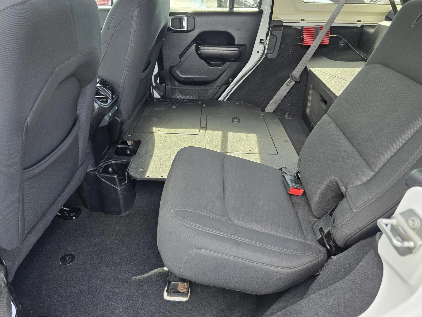 Used 2018 Bright White Clearcoat Jeep Sport S image 10
