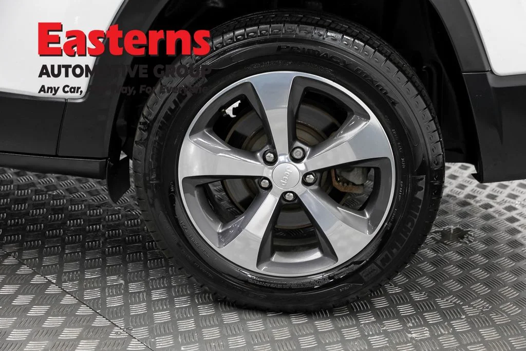 Used 2019 White Jeep Limited image 35