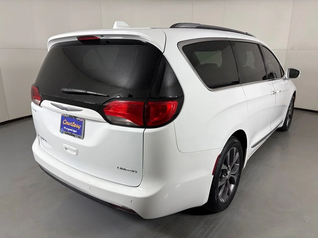 Used 2017 White Chrysler Limited image 8