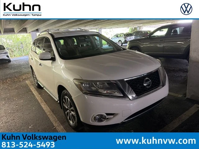 2015 Nissan Pathfinder SV 2WD's photo