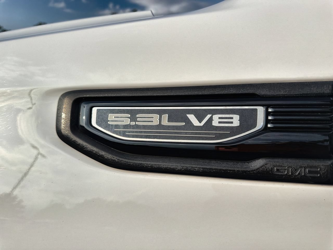Used 2021 SUMMIT WHITE GMC Elevation image 27