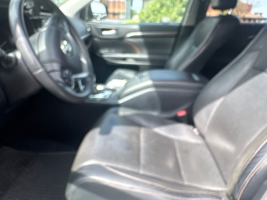 Used 2014 Silver Toyota Limited image 8