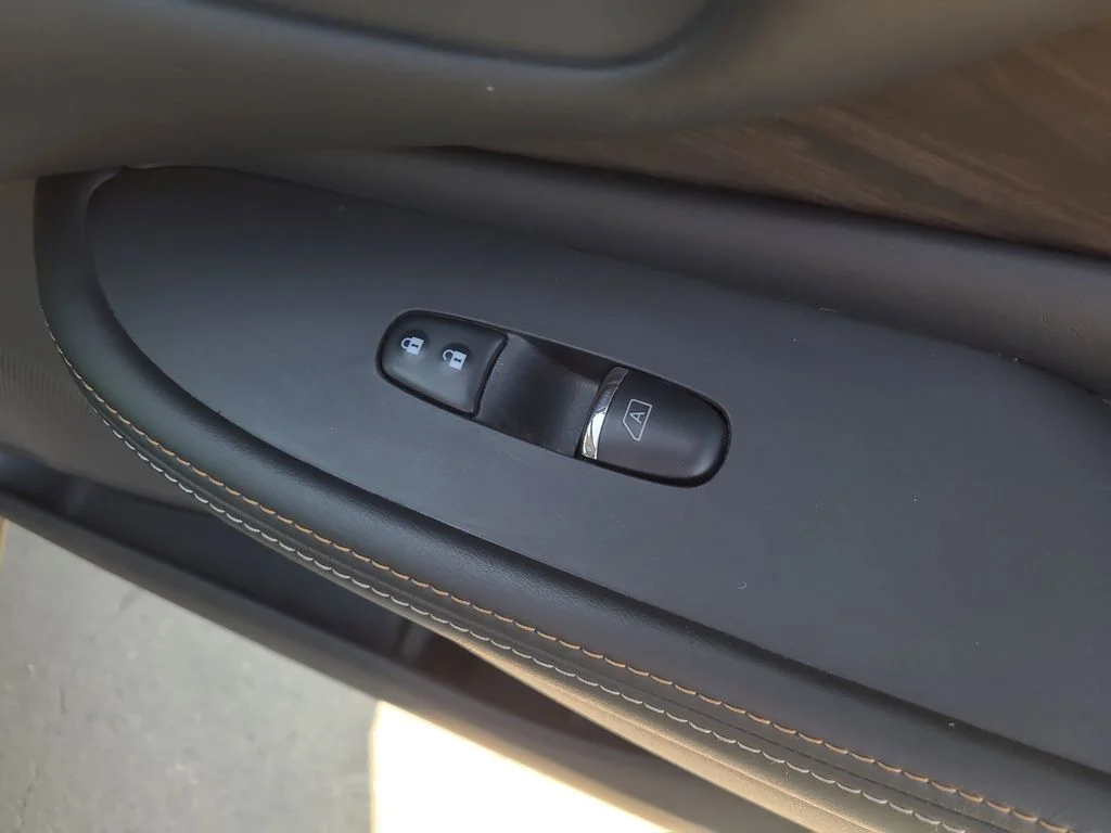 Used 2023 Blue Nissan Platinum image 10