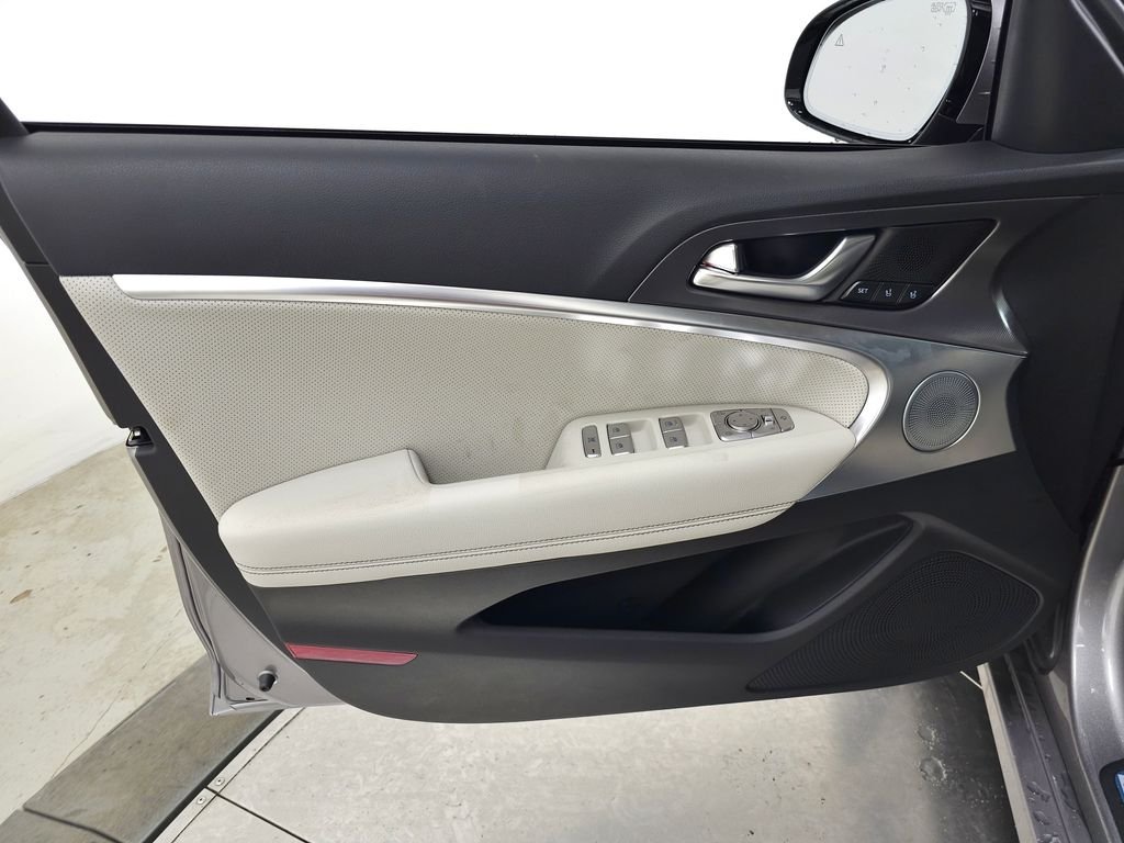 New 2026 Silver Genesis 3.3T SPORT PRESTIGE image 9
