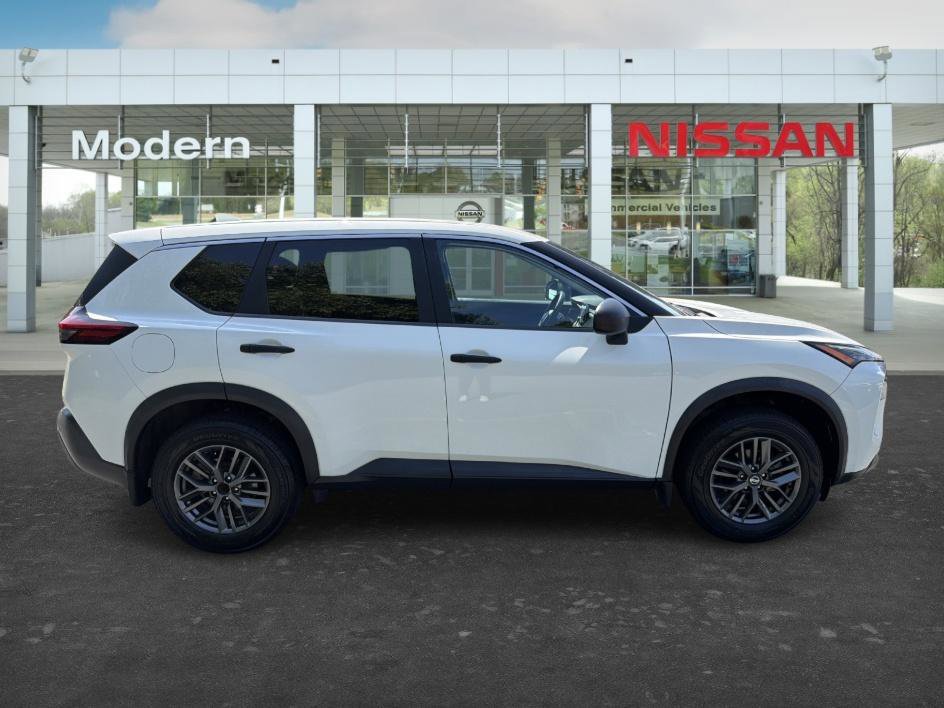 Used 2021 Glacier White Nissan S image 6