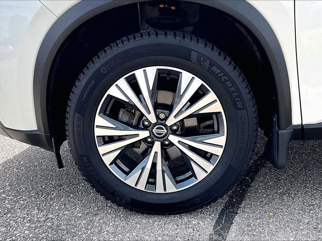Used 2021 White Nissan SV image 7