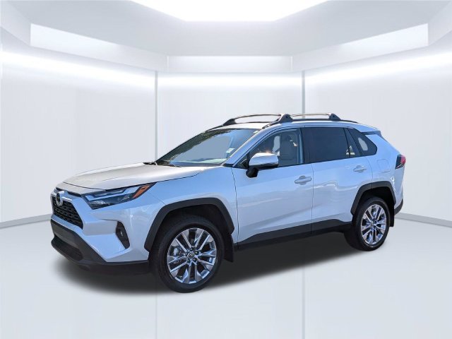 Certified Used 2025 Beige Toyota XLE Premium image 3